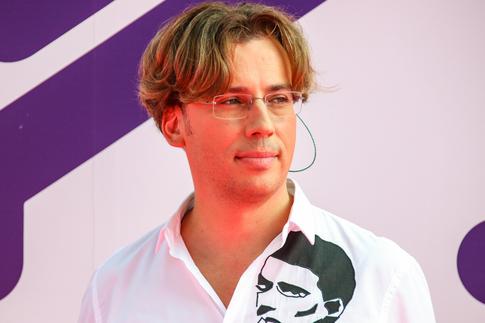 Навестил березки: Максим Галкин* совершил прогулку по латвийскому городу