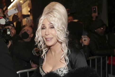 «Губы клоуна»: друзья молодящейся Шер всерьез обеспокоены ее проблемами с лицом