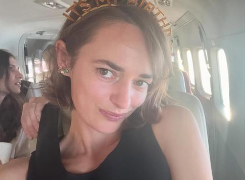 Полностью голая: бывшая девушка Козловского Ольга Зуева стала нудисткой