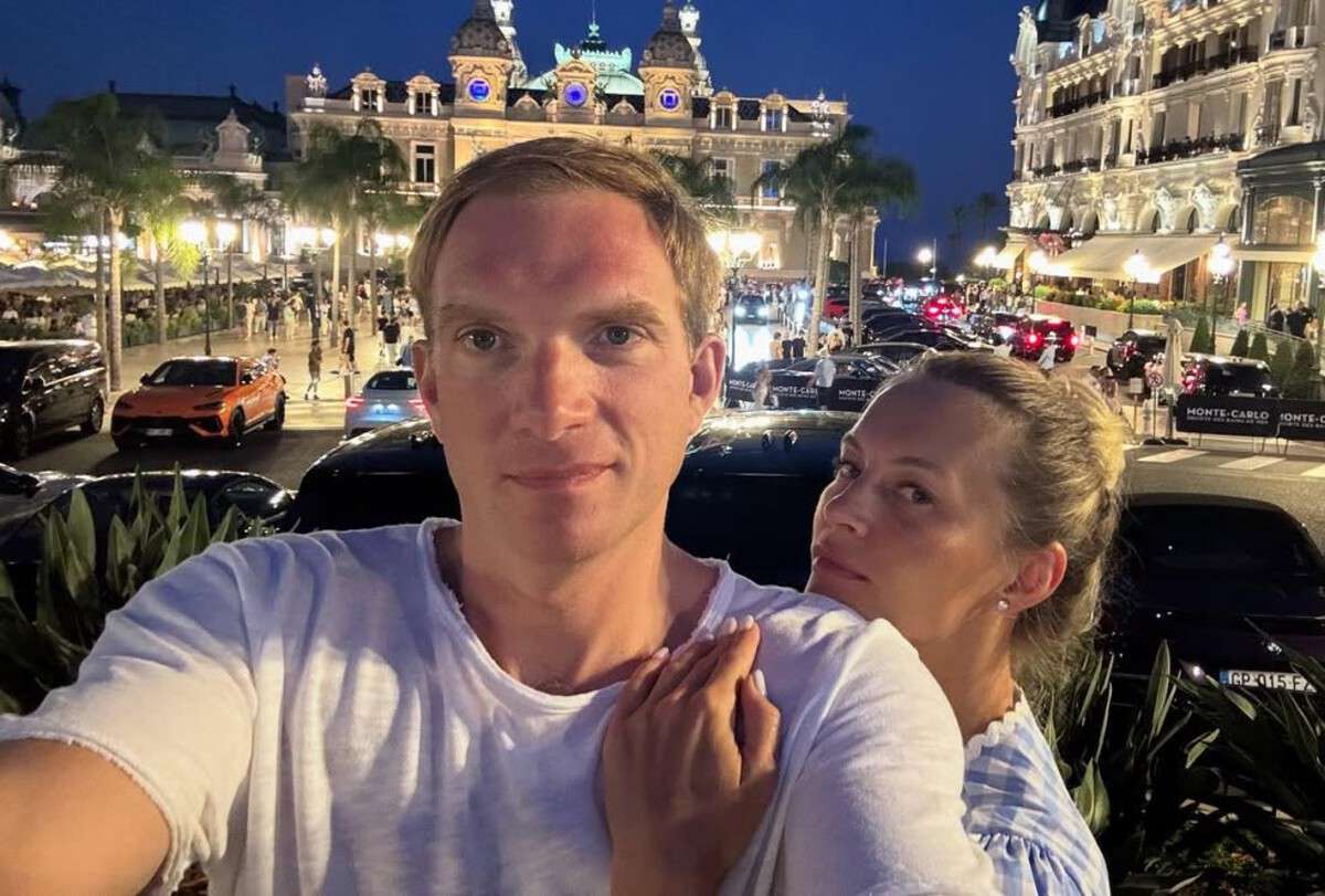 Андрей Бурковский с женой