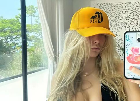 Дочь Клаудии Шиффер нежно поздравила маму с 55-летием и опубликовала ее редкий снимок