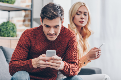 Партнер и его бывшая: плюсы, минусы их общения и советы психолога