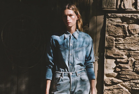 Главный герой осени — джинсы: как носить модные модели в этом сезоне