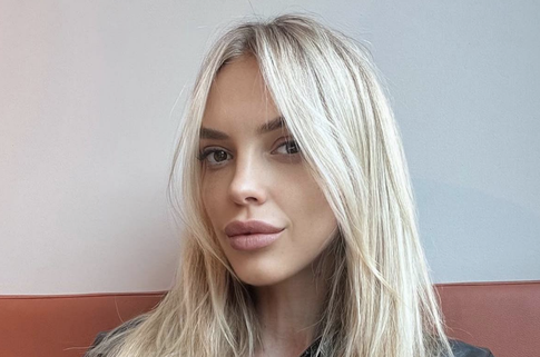 «Слишком горячо»: 41-летняя Надежда Сысоева покорила Сеть смелыми фото