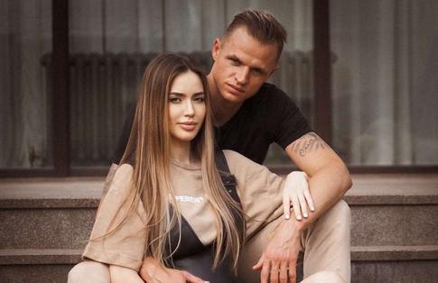 Угодивший в скандал Дмитрий Тарасов показал идиллию с женой — верят не все