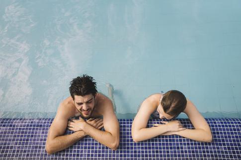 Ванна, бассейн или море: сексолог дала советы любителям «водного интима»