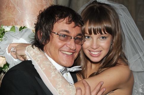 Печальный финал красивой истории: Дибровы официально оформили развод