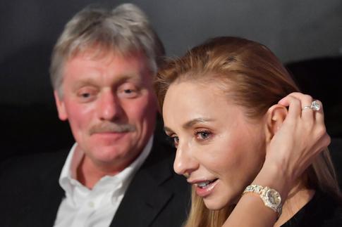 Навка поделилась редкими кадрами с семьей, но одна деталь смутила поклонников