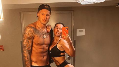 «Свинота»: Отец Яниса Тиммы жестко обрушился на Анну Седокову за откровенное фото