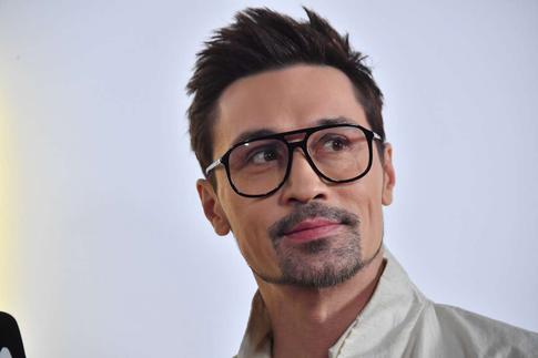 Ролевые игры: Билан заинтриговал фанатов совместным кадром с Гагариной