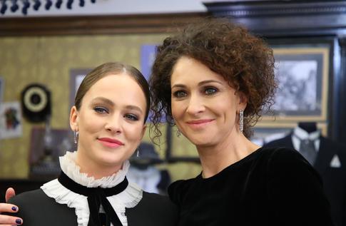 Аглая Тарасова не выходит из дома: актрису навестила ее мать Ксения Раппопорт