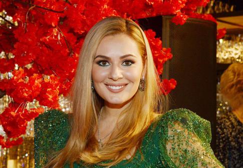 Мария Кожевникова покорила поклонников нарядом с глубоким декольте