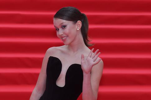 «Видавшая виды тетка»: Анна Пересильд нарвалась на критику из-за откровенных фото