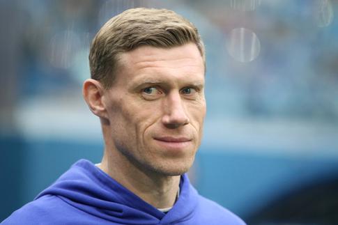 Павел Погребняк появился на мероприятии в компании 18-летней спутницы