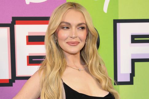 Линдси Лохан показала фото с мамой в честь ее дня рождения