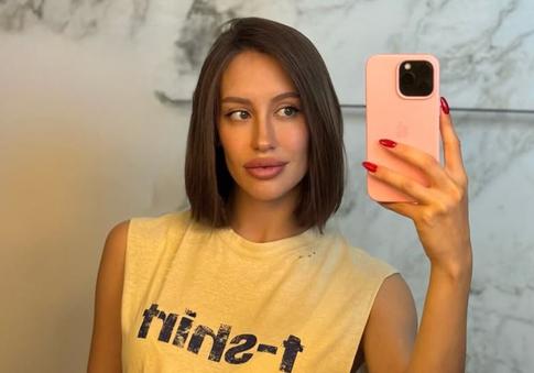 «1 месяц»: невеста Тимати показала трогательное фото с дочкой