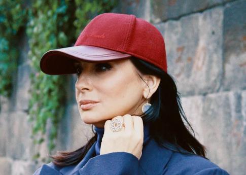 «Улыбается неповторимой улыбкой»: Стриженова поделилась кадрами памятника Маслякову