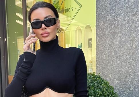 «Когда она оденется?»: Оксана Самойлова вернулась в соцсети в откровенных нарядах