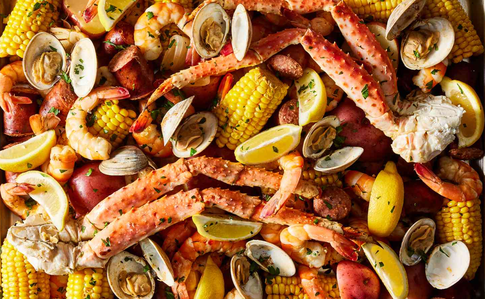 Море зовет: интересные рецепты с морепродуктами от шеф-повара