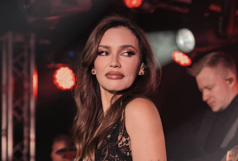 «Эта дама не стареет»: Ольгу Серябкину приняли за учительницу на новом фото