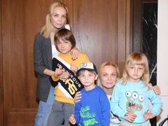 Сестры Арнтгольц, Ахременко и Соловьев с детьми: гости светской премьеры