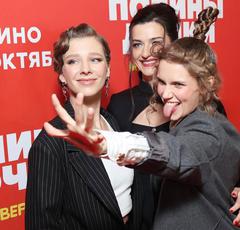 Мама вернулась: Арзамасова и Мельникова на красной дорожке