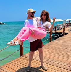 "Ухаживают как за шейхом": Чехова и Златопольский отдыхают в люксе