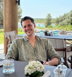 Сосна. Море. Розмарин: Бикович показал, как отдыхает в Турции