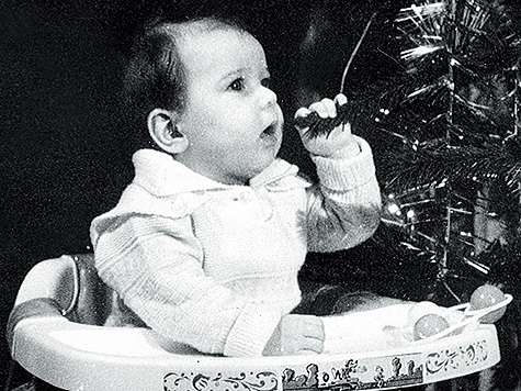 Певица Ёлка в детстве пробовала новогодний символ на вкус.