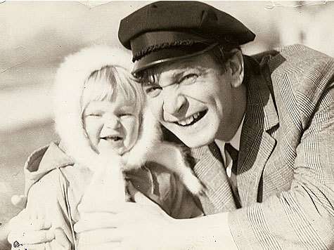 Анна с детства гордится своим отцом. До сих пор каждое лето она ездит к нему в Софию.