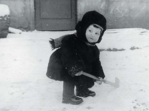 Сережа Кристовский, как и все дети, очень любил зиму и снег.
