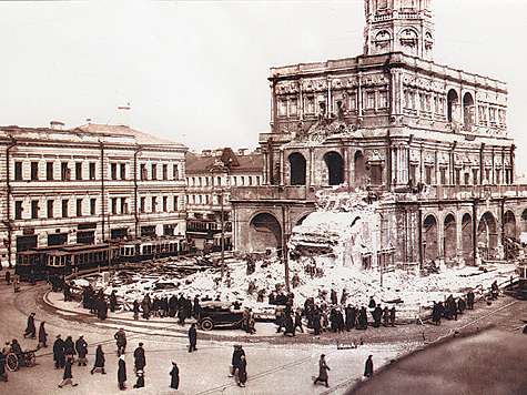 Сухоревскую башню только начали ломать.