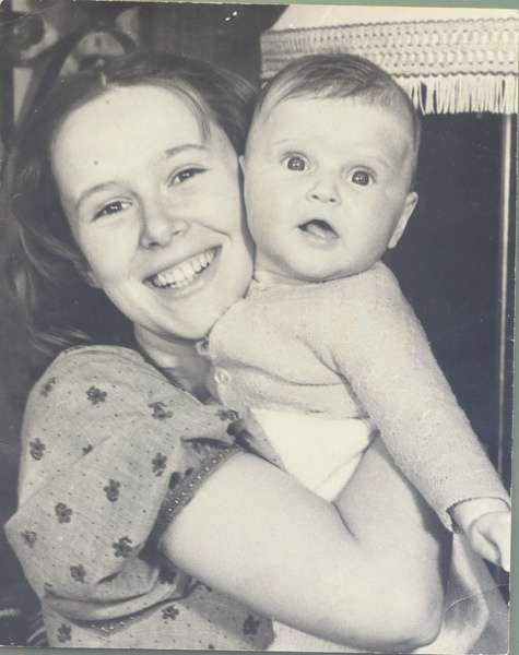 Евгения Симонова стала мамой в двадцать один год. Евгения Симонова стала мамой в двадцать один год.