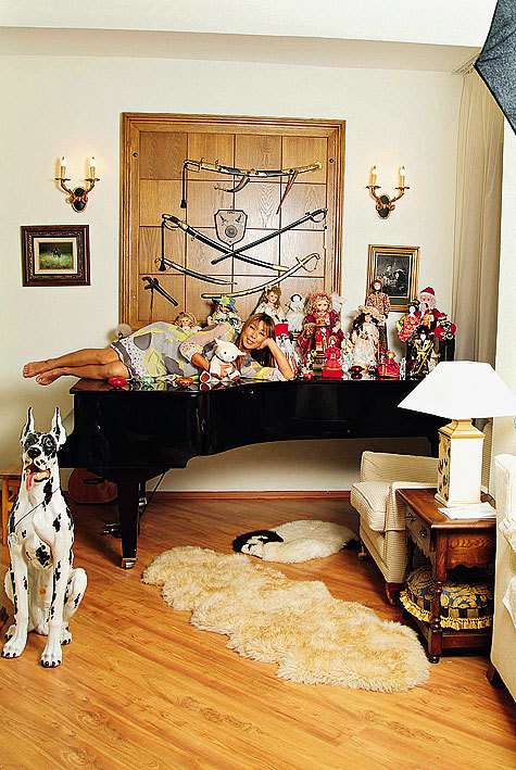 Анита Цой увлечена собирательством кукол. Она даже решила сама заняться их производством.