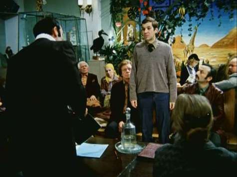 Однажды Георгию Буркову на съемках очень досталось: Рязанов узнал, что актеры в перерыве выпивают, и решил «оторваться» как раз на нем.