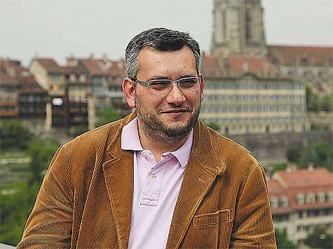 Вадим Глускер свободно владеет французским языком. В институте журналист изучал и английский, но на лавры знатока второго языка не претендует.