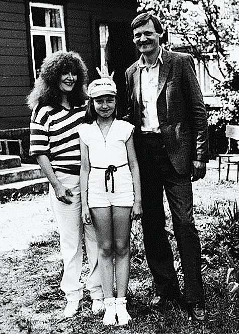 Алла и Миколас расстались, когда Кристине было всего два года. Но бывшие супруги продолжали общаться.