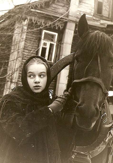 Первую роль в кино Терехова-младшая сыграла в фильме «Радуга зимой», 1981 год.