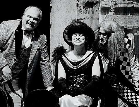 Кот в образе женщины («Семейные истории. Белград»). Кот в образе женщины («Семейные истории. Белград»).