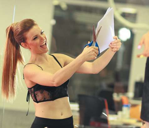 Девушки признались, что быть клерками довольно забавно, особенно если есть возможность сплясать на столе начальника и учинить погром в офисе. Однако в работе артистки есть свои преимущества. Никакого строгого рабочего графика.