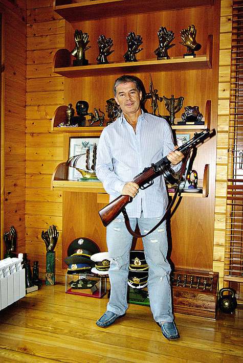 Олег Газманов – ценитель военной атрибутики. Его коллекция началась с подарков от фанатов.