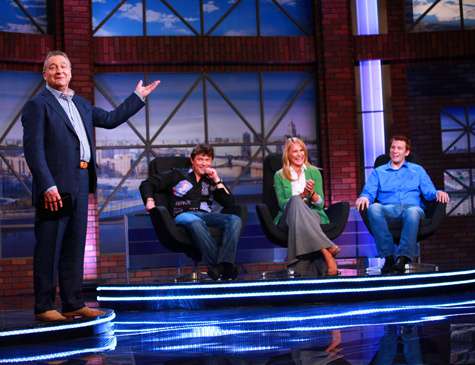 Вот уже полгода Хазанов ведет передачу «Семейный приговор», в которой порой откровенно издевается над героями.