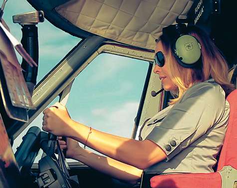 Певица впервые села за штурвал настоящего самолета. На несколько минут ей доверили управление воздушным судном. Актрисе до сих пор иногда становится страшно, когда она вспоминает свой первый полет.