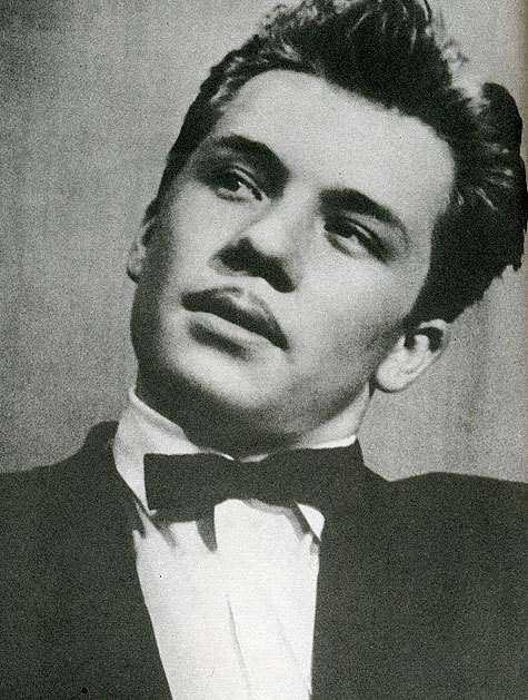 В молодости Филиппенко выглядел импозантно. Девушки сходили по нему с ума.