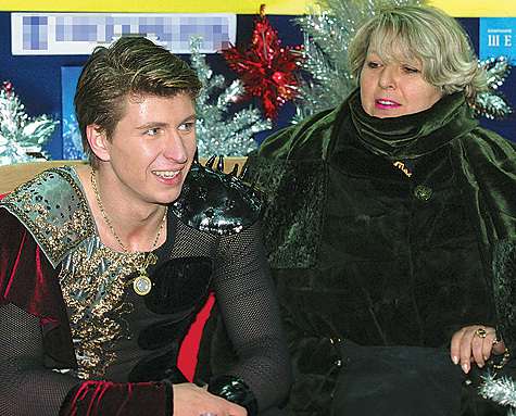 Алексей называет Татьяну Анатольевну Тарасову, с которой познакомился в конце девяностых годов, второй мамой. Впервые на тренировку под руководством Тарасовой Ягудин вышел на сборах в Италии. Тогда Татьяна Анатольевна увидела своего нового ученика и со вз