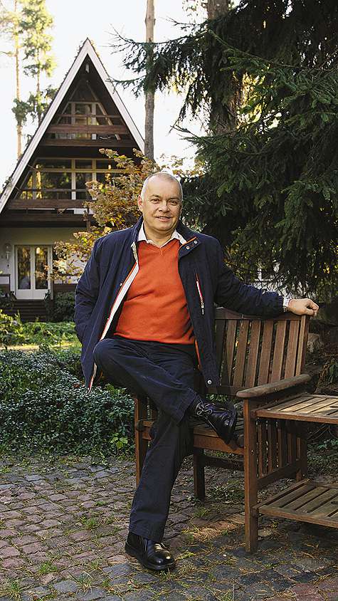 Эскиз своего скандинавского дома Дмитрий нарисовал сам. А вот для создания правильного внутреннего убранства и инженерных систем специально возил своего друга-архитектора Дмитрия Овчарова в Финляндию, чтобы перенять опыт. фото: Геннадий Авраменко