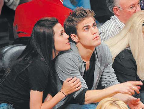 Личная жизнь Пола Уэсли, в отличие от его персонажа, уже сложилась. В апреле он тайно женился на актрисе Торри Де Вито.