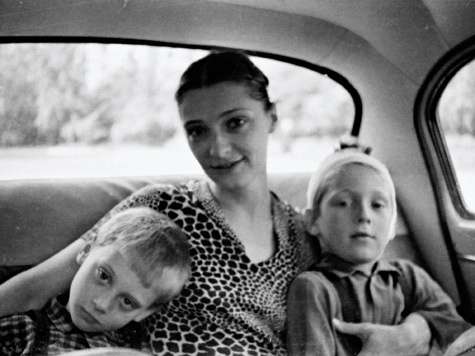 Актриса Людмила Абрамова прожила с Владимиром Высоцким семь лет и родила ему двоих сыновей – Аркадия (справа) и Никиту (слева).