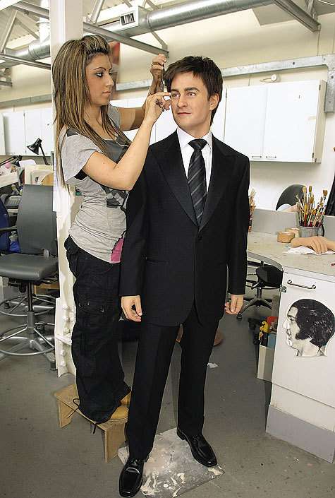 Дэниел Рэдклифф стал самым молодым актером, удостоенным восковой фигуры в Музее мадам Тюссо в 2007 году. Разумеется, первый двойник кинозвезды появился в его родном городе Лондоне. фото: FOTOBANK.COM/REX