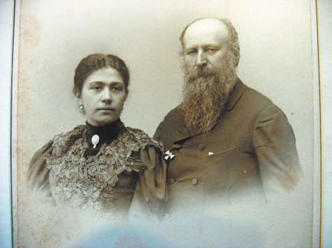 Дедушка и бабушка героя — Л.В. и В.В.Верещагины.